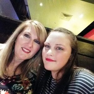 Meet your Posher, Lorie